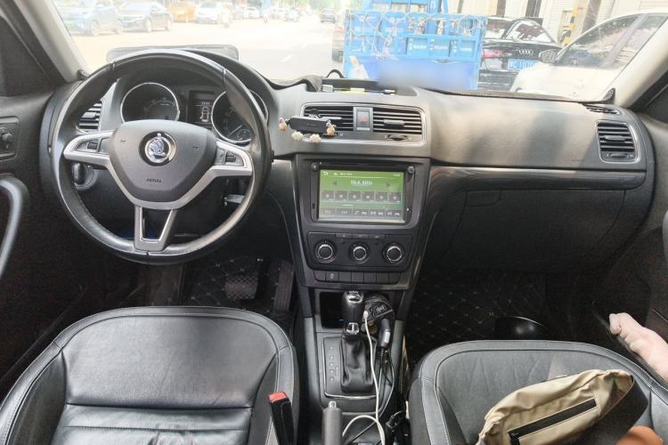 Used Skoda Yeti 2017 TSI280 DSG Car Enjoy Brothers Edition Center Console
