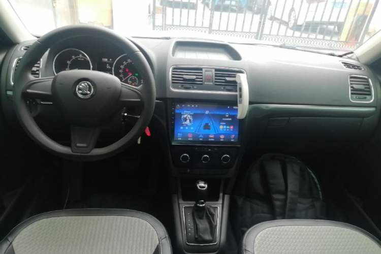 Used Skoda Yeti 2017 TSI280 DSG Advanced Edition Center Console