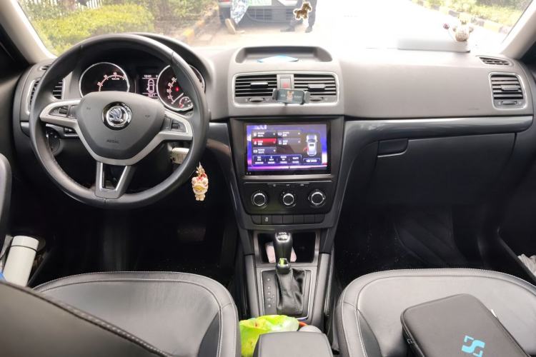 Used Skoda Yeti 2017 TSI280 DSG Car Enjoy Brothers Edition Center Console