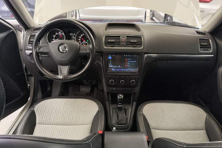 Used Skoda Yeti 2017 TSI280 DSG Advanced Edition Center Console