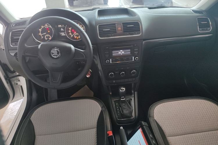 Used Skoda Yeti 2017 TSI280 DSG Advanced Edition Center Console