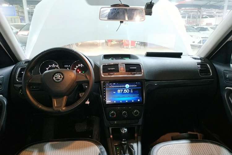 Used Skoda Yeti 2017 TSI280 DSG Advanced Edition Center Console