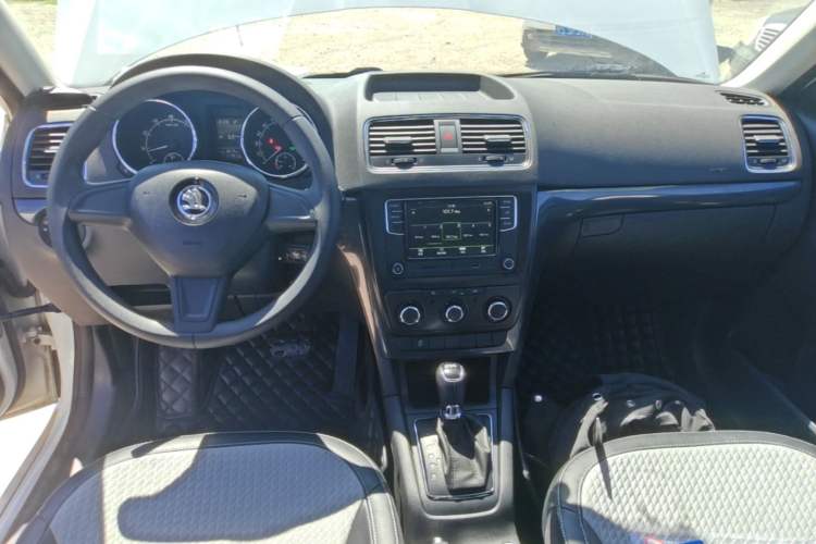 Used Skoda Yeti 2017 TSI280 DSG Advanced Edition Center Console