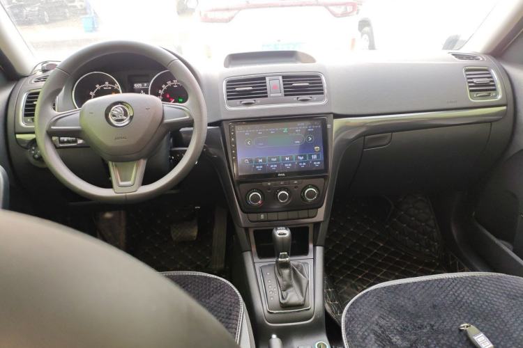 Used Skoda Yeti 2017 TSI280 DSG Advanced Edition Center Console