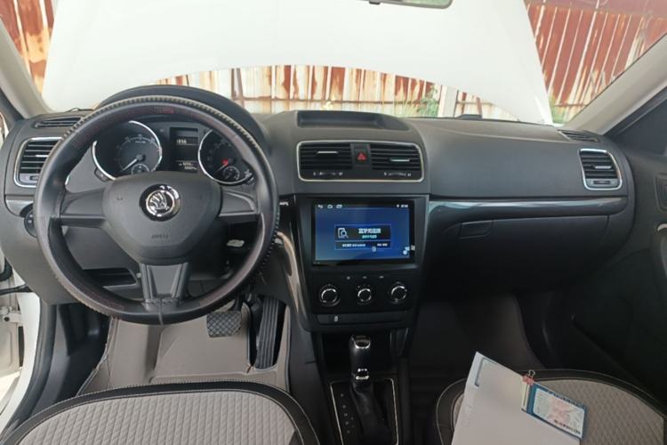 Used Skoda Yeti 2017 TSI280 DSG Advanced Edition Center Console