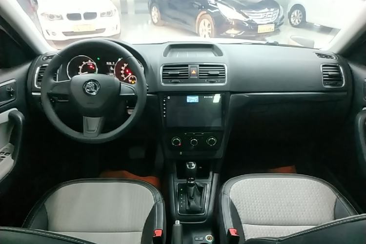 Used Skoda Yeti 2017 TSI280 DSG Advanced Edition Center Console