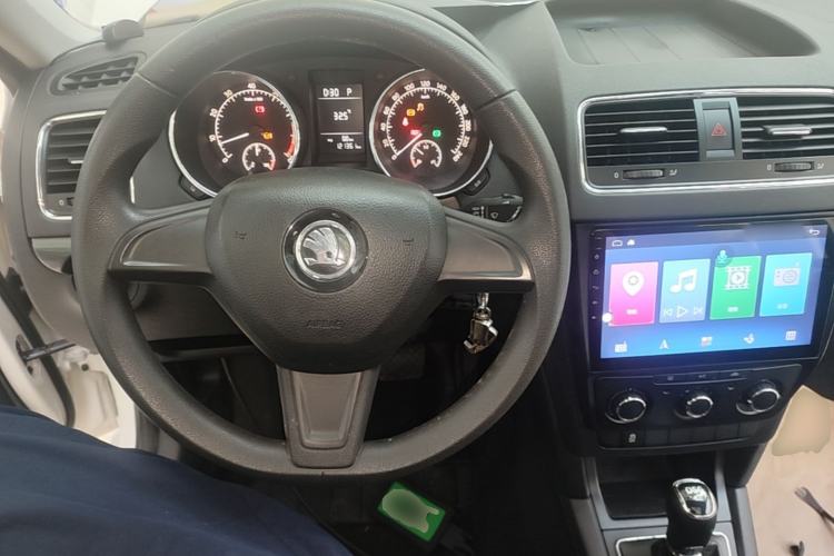 Used Skoda Yeti 2017 TSI280 DSG Advanced Edition Center Console