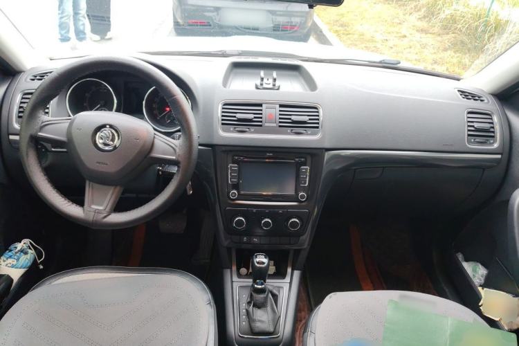 Used Skoda Yeti 2017 TSI280 DSG Advanced Edition Center Console