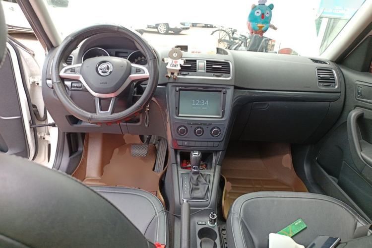 Used Skoda Yeti 2017 TSI280 DSG Car Enjoy Brothers Edition Center Console