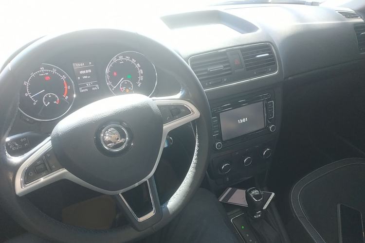 Used Skoda Yeti 2017 TSI280 DSG Car Enjoy Brothers Edition Center Console