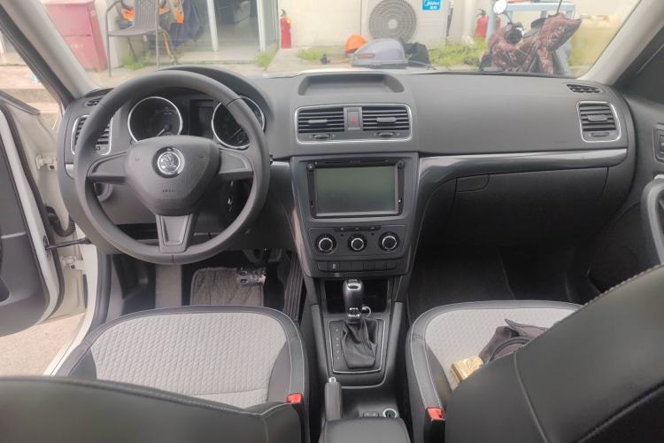 Used Skoda Yeti 2017 TSI280 DSG Advanced Edition Center Console