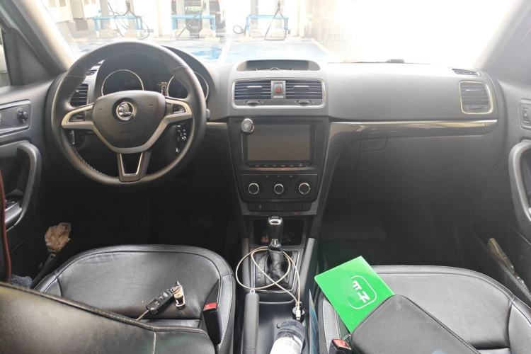 Used Skoda Yeti 2017 TSI280 DSG Car Enjoy Brothers Edition Center Console