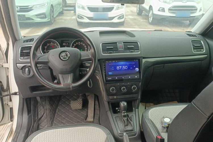 Used Skoda Yeti 2017 TSI280 DSG Advanced Edition Center Console