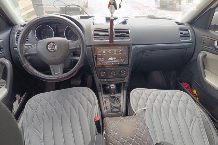 Used Skoda Yeti 2017 TSI280 DSG Advanced Edition Center Console
