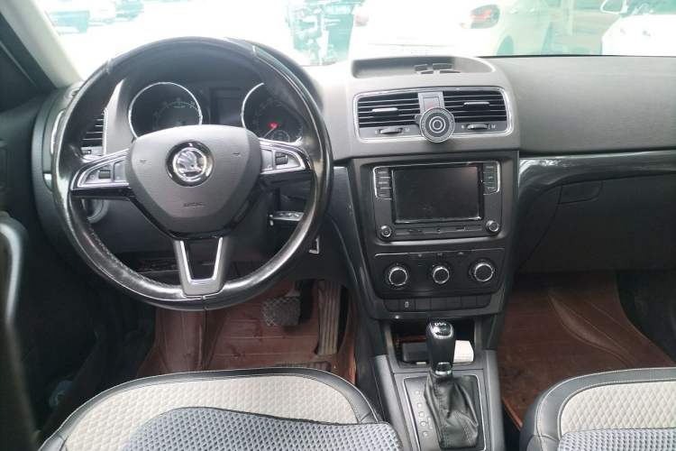 Used Skoda Yeti 2017 TSI280 DSG Advanced Edition Center Console