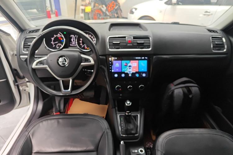 Used Skoda Yeti 2017 TSI280 DSG Car Enjoy Brothers Edition Center Console