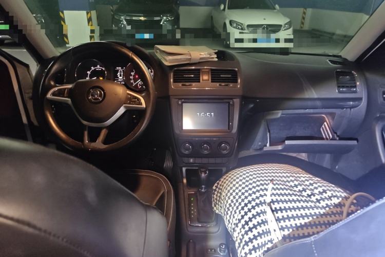 Used Skoda Yeti 2017 TSI280 DSG Car Enjoy Brothers Edition Center Console