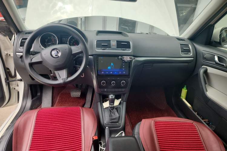 Used Skoda Yeti 2017 TSI280 DSG Advanced Edition Center Console