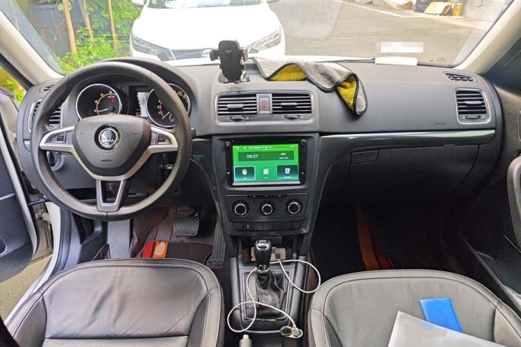 Used Skoda Yeti 2017 TSI280 DSG Car Enjoy Brothers Edition Center Console