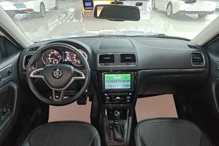 Used Skoda Yeti 2017 TSI280 DSG Innovation Edition Center Console