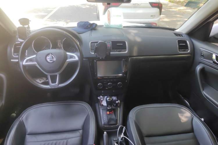 Used Skoda Yeti 2017 TSI280 DSG Innovation Edition Center Console