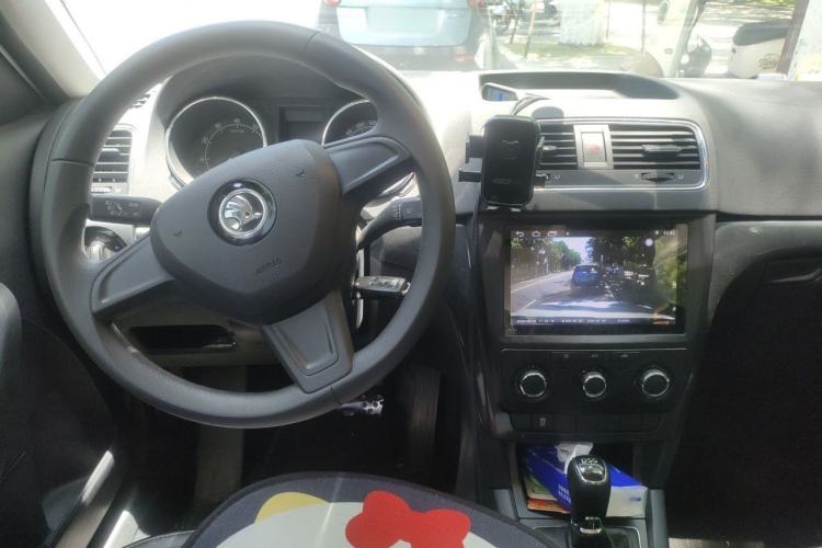 Used Skoda Yeti 2017 TSI280 DSG Advanced Edition Center Console