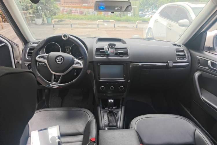 Used Skoda Yeti 2017 TSI280 DSG Car Enjoy Brothers Edition Center Console
