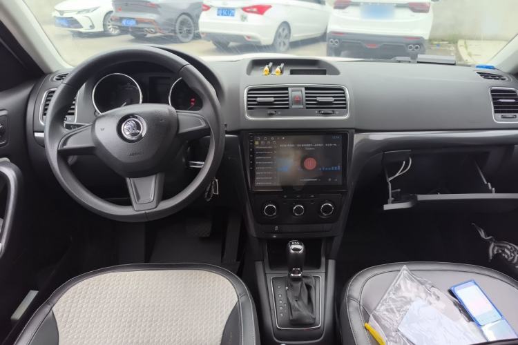 Used Skoda Yeti  Center Console