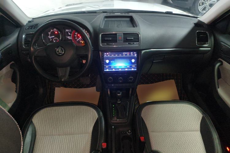 Used Skoda Yeti 2017 TSI280 DSG Advanced Edition Center Console