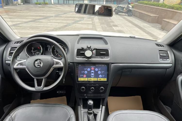 Used Skoda Yeti 2017 TSI280 DSG Car Enjoy Brothers Edition Center Console