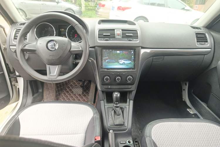 Used Skoda Yeti 2017 TSI280 DSG Advanced Edition Center Console