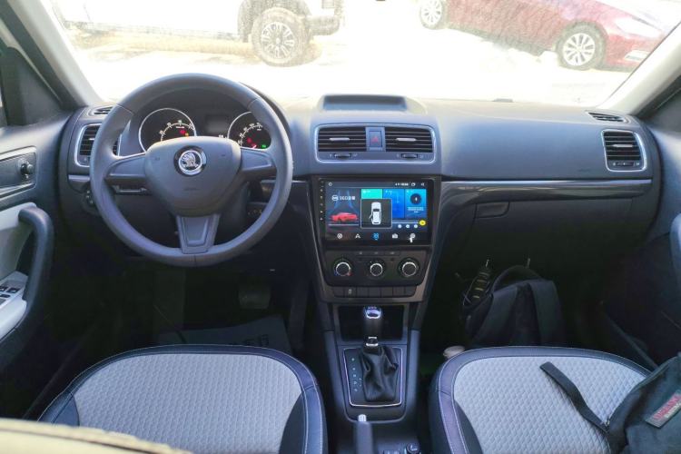 Used Skoda Yeti 2017 TSI280 DSG Advanced Edition Center Console