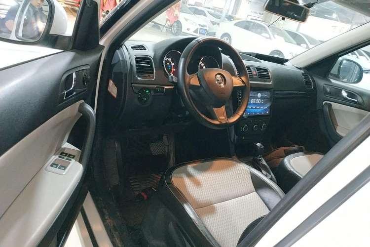 Used Skoda Yeti 2017 TSI280 DSG Advanced Edition Driver Seat