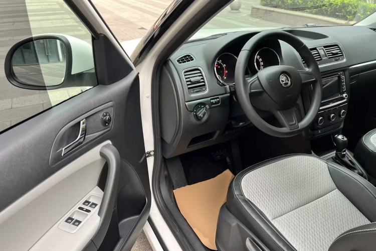 Used Skoda Yeti 2017 TSI280 DSG Advanced Edition Driver Seat