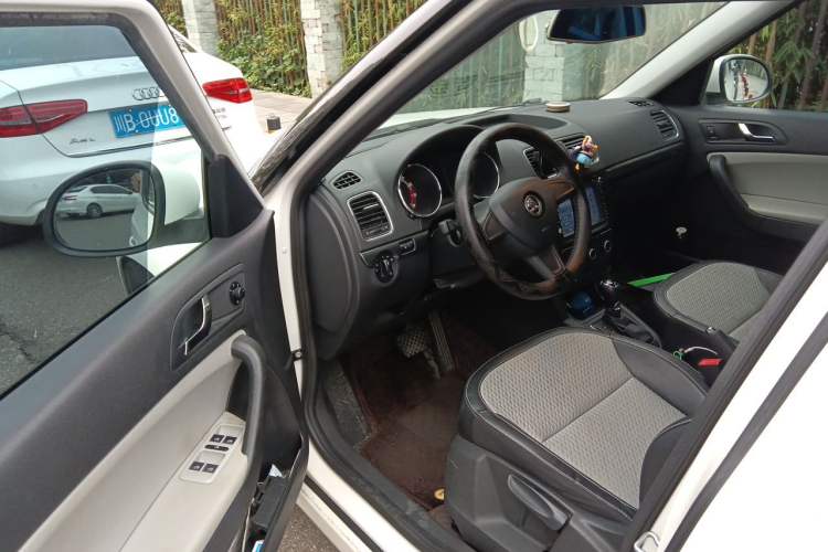 Used Skoda Yeti 2017 TSI280 DSG Advanced Edition Driver Seat