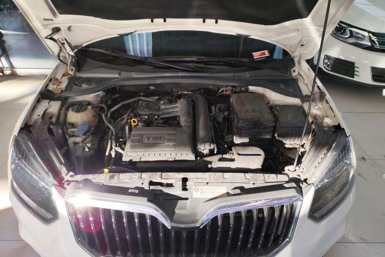 Used Skoda Yeti 2017 TSI280 DSG Car Enjoy Brothers Edition Engine Bay