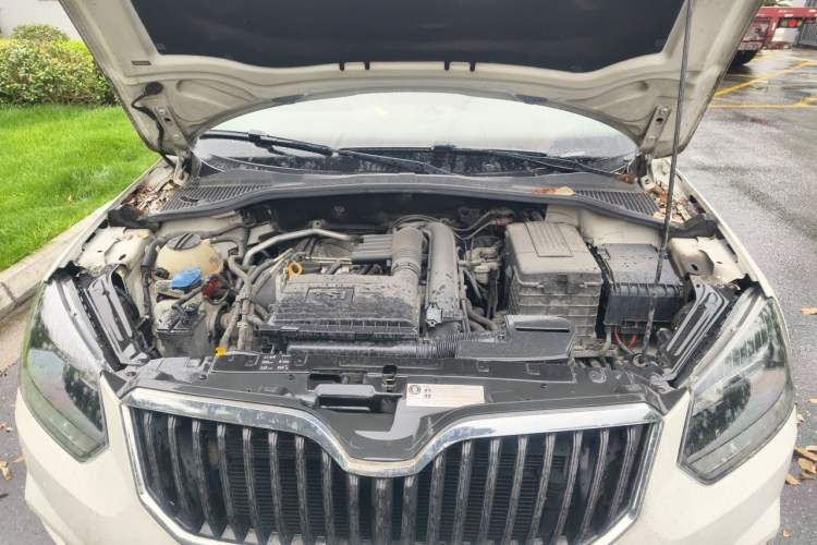 Used Skoda Yeti 2017 TSI280 DSG Car Enjoy Brothers Edition Engine Bay