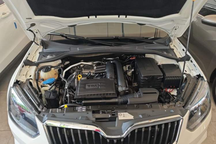 Used Skoda Yeti 2017 TSI280 DSG Car Enjoy Brothers Edition Engine Bay