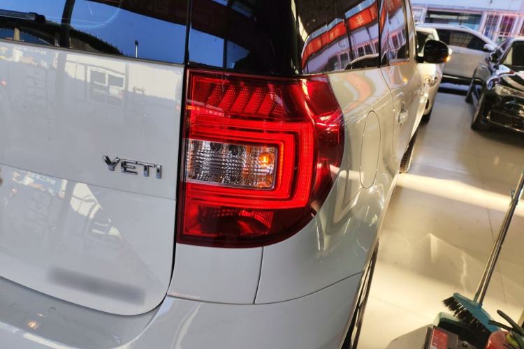 Used Skoda Yeti 2017 TSI280 DSG Car Enjoy Brothers Edition Exterior 2