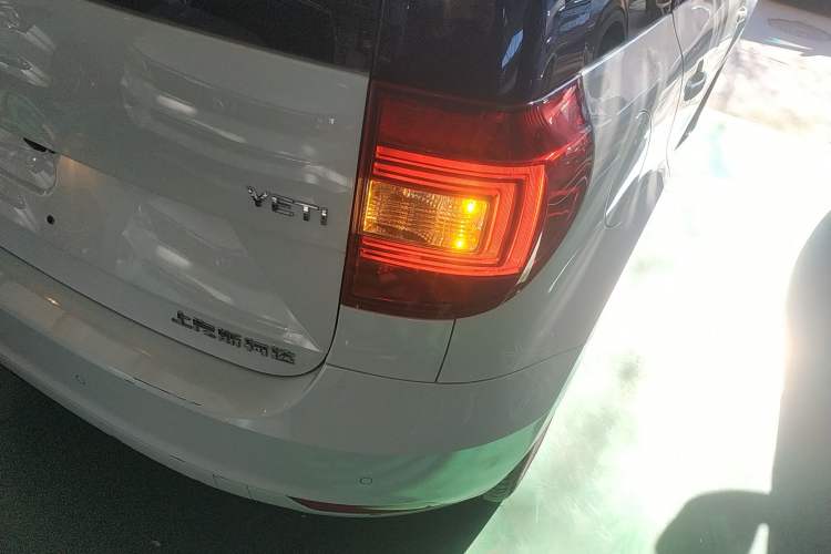 Used Skoda Yeti 2017 TSI280 DSG Car Enjoy Brothers Edition Exterior 3