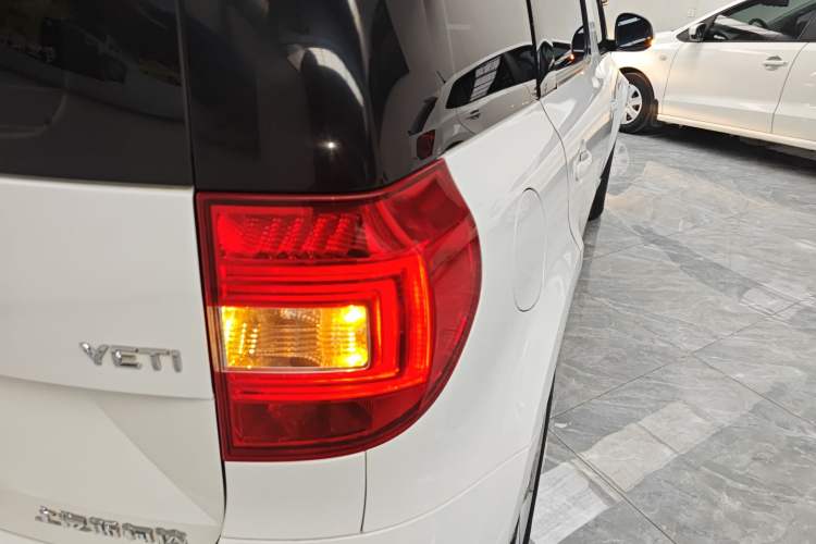 Used Skoda Yeti 2017 TSI280 DSG Car Enjoy Brothers Edition Exterior 3