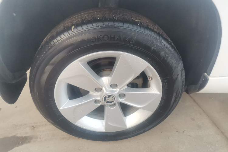 Used Skoda Yeti 2017 TSI280 DSG Car Enjoy Brothers Edition Exterior 8