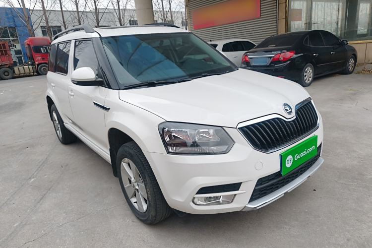Used Skoda Yeti 2017 1.6L Manual Front-Wheel-Drive Version Front Right 45 Deg