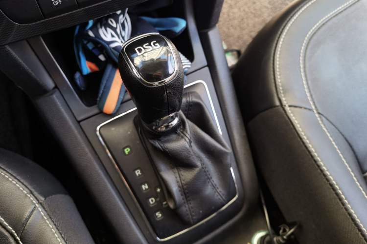 Used Skoda Yeti 2017 TSI280 DSG Car Enjoy Brothers Edition Gear Lever