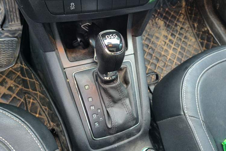 Used Skoda Yeti 2017 TSI280 DSG Car Enjoy Brothers Edition Gear Lever
