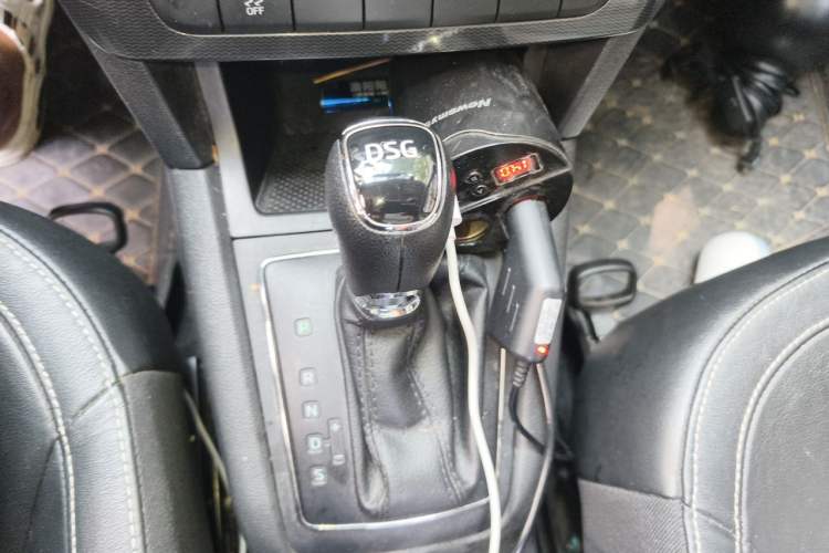 Used Skoda Yeti 2017 TSI280 DSG Car Enjoy Brothers Edition Gear Lever
