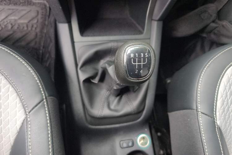 Used Skoda Yeti 2017 1.6L Manual Front-Wheel-Drive Version Gear Lever