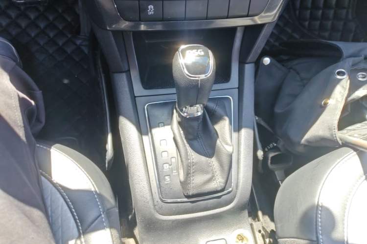 Used Skoda Yeti 2017 TSI280 DSG Advanced Edition Gear Lever
