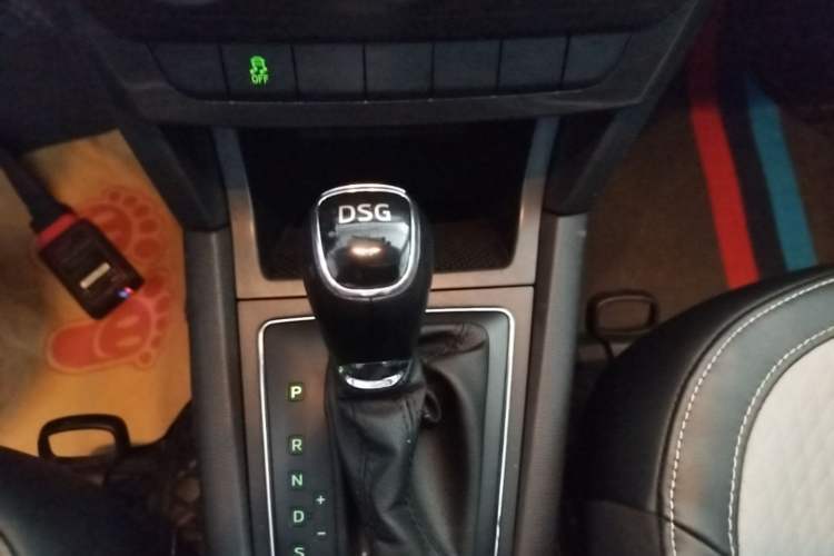 Used Skoda Yeti 2017 TSI280 DSG Advanced Edition Gear Lever