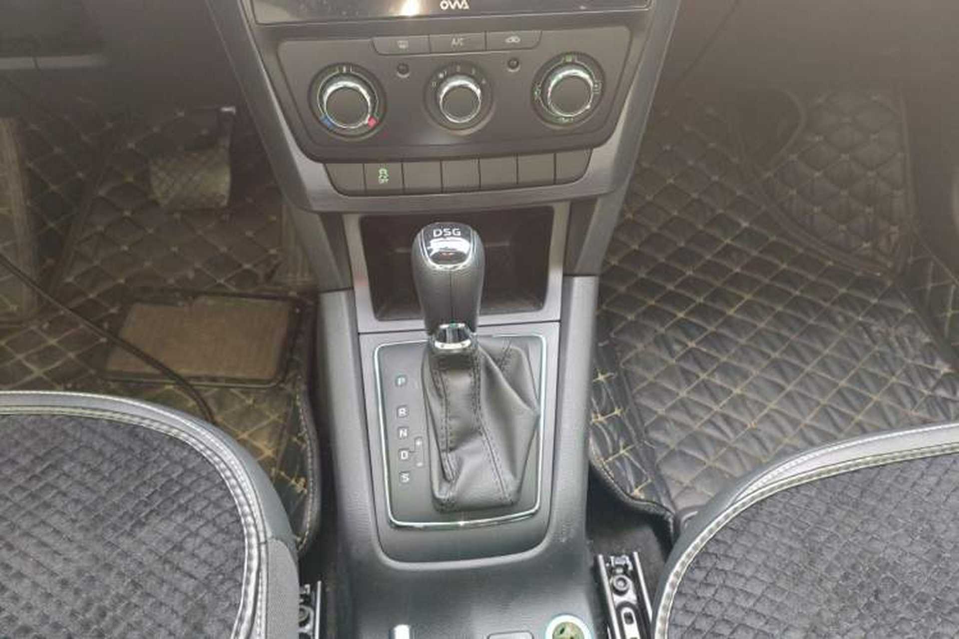 Used Skoda Yeti 2017 TSI280 DSG Advanced Edition Gear Lever
